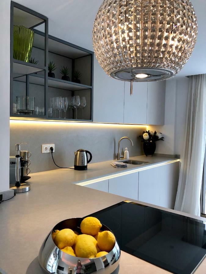 Luxury Apartment In La Isla, Walking Distance To Puerto Banus Marbella Ngoại thất bức ảnh