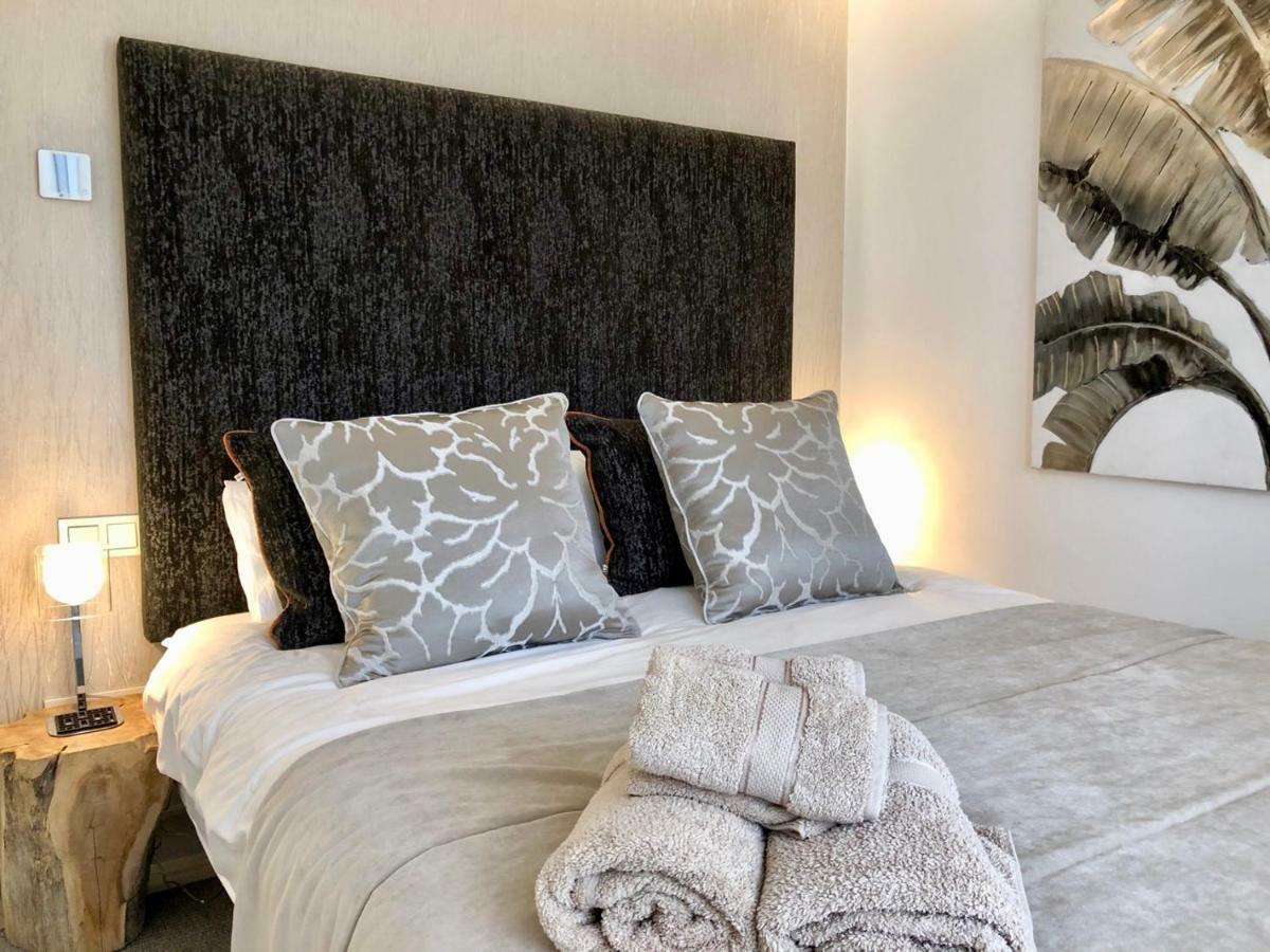 Luxury Apartment In La Isla, Walking Distance To Puerto Banus Marbella Ngoại thất bức ảnh